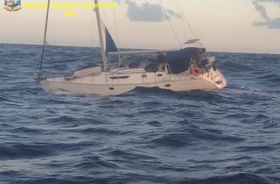 S.M. Leuca: bloccato veliero con 63 migranti a bordo, arrestati 2 skipper