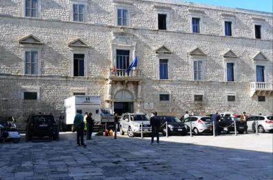Coronavirus, contatto con un positivo: chiuso Tribunale Trani per sanificazione