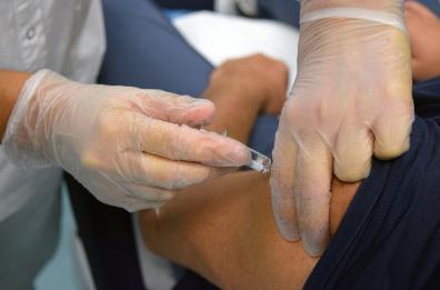 Puglia, nelle Rsa poco più di 3mila anziani vaccinati su 22mila: appena il 15% 