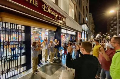 Bari, Disney Store in via Sparano chiude definitivamente: licenziati 13 dipendenti. L'ultimo saluto ai clienti