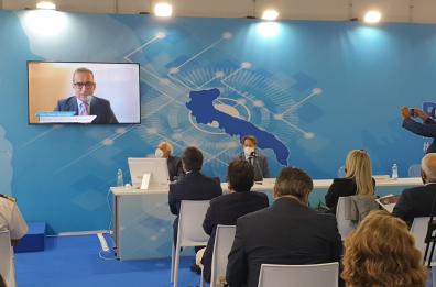 Aerospazio, sottosegretario Manzella in Fiera: «Grottaglie al centro della ripartenza mondiale con i droni» 