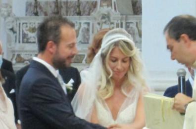 Il proprietario di Calzedonia e la cantautrice sposi a Monopoli