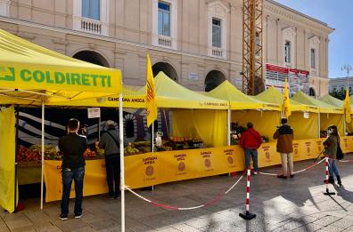 Nuovi poveri a causa del Covid: spesa sospesa al Mercatino Coldiretti a Bari