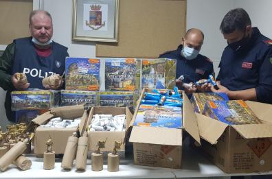 Barletta, 37enne aveva in casa 150kg di fuochi pirotecnici ed esplosivo artigianale: arrestato
