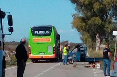 Nardò, incidente Ape contro Flixbus: conducente bus positivo al Covid, vigili in isolamento