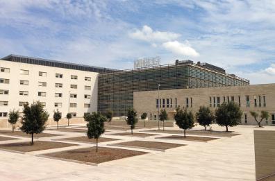 Acquaviva, coppia si fa consegnare 400 euro da un anziano: vigilantes sventa la truffa nel parcheggio del Miulli