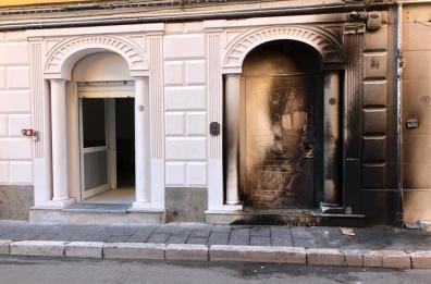 Foggia, incendio danneggia locali cucine che riforniscono ospedali: si indaga