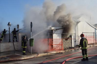 Bari, incendio distrugge ristorante L'Ancora: è il secondo rogo in due anni 
Decaro: «Sgomento e tristezza»
