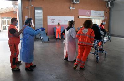 Coronavirus, in Italia sfiorati i 20mila nuovi positivi: cresce numero vittime (+151) e ricoveri in terapia intensiva