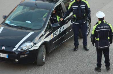 Minervino Murge, ignoti danno fuoco all'auto del comandante della polizia locale durante la processione