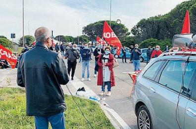 Brindisi, «No Tap» protesta degli ambientalisti: «Per il clima fuori dal fossile»