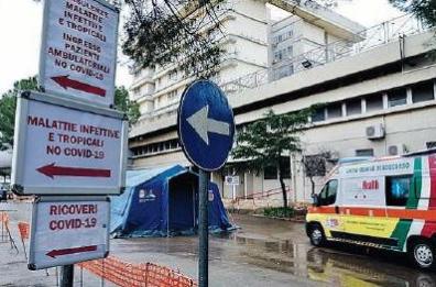 Castellaneta, paziente positiva al San Pio: chiude Ortopedia. Tamponi negativi: reparto riaperto