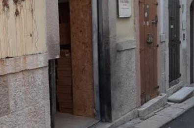 Canosa, esplode bomba in pieno centro: le telecamere riprendono il presunto attentatore 