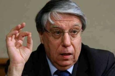 Adozione coppie gay, l'ex ministro Giovanardi: «Si  priva un bimbo della figura di padre o madre»