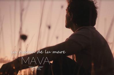 «Lu Rusciu de lu Mare»: Mava omaggia le sue radici salentine con una cover che sembra un film