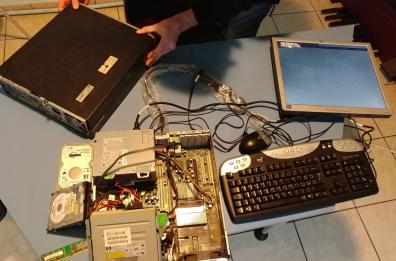 Taranto, Comune cerca vecchi Pc per ricondizionarli e donarli agli studenti bisognosi 