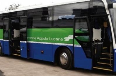 Bari, deruba passeggero sull'autobus e lo minaccia: arrestato 50enne di Gravina