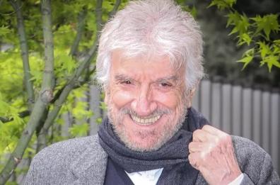 È morto a Roma Gigi Proietti: oggi avrebbe compiuto 80 anni. Il cordoglio di Emiliano 