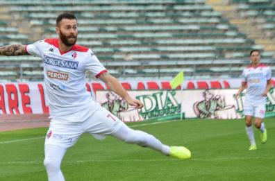 Bari, squadra in ritiro: rebus Antenucci per domenica. Incontro capitano-tifosi