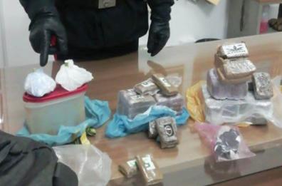 Bari, in un giardino a Japigia carabinieri trovano 4,5kg di hashish pronto allo spaccio