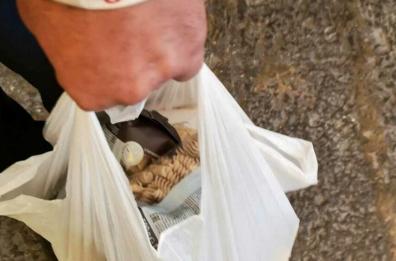 Giornata Mondiale della Gentilezza, il sindaco di Bari: «Una busta della spesa in più per i poveri»
