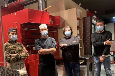 Bari, ristoratore sfida il Covid: apre locale e assume 3 persone: «Non possiamo arrenderci»
