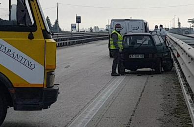 Carapelle, trovato cadavere di un 35enne sul ciglio della strada: ipotesi auto pirata