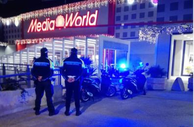 Bari, altra multa per assembramenti alla Mediaworld: è la seconda nel giro di 24 ore
