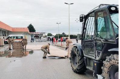 Covid 19 a Barletta, ospedale da campo quasi pronto: in arrivo Boccia e Borrelli