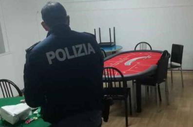 Covid, 19 multati: giocavano in un circolo. A Taranto, sanzioni a 34 datori di lavoro in 3 mesi