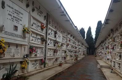 Covid 19 a Barletta, troppe salme in attesa al cimitero: il Comune lo chiude 