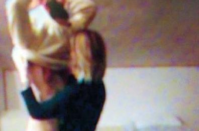 Salice Salentino, lei lo lascia, lui si vendica e invia a tutti loro video hard 