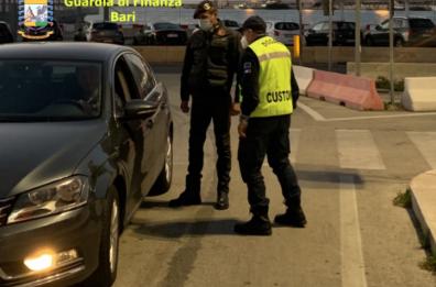 Traffico rifiuti: al porto di Bari sequestrati 24mila kg di abiti usati