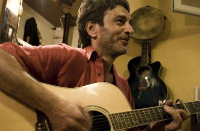 Da Bari Daniele Di Maglie canta il nuovo «Dipiciemme»