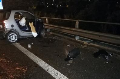 Bari, scontro tra due auto e un camion in tangenziale: morta una donna