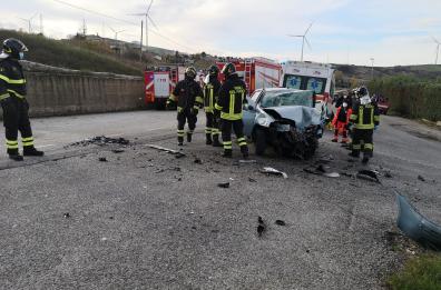 Frontale fra due auto nel Potentino: muore ragazzo di 29 anni, due feriti
