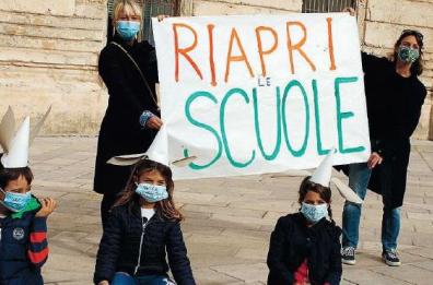 Puglia, Emiliano insiste sulle scuole: si va verso la proroga dell'ordinanza 