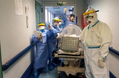 Bari, al pediatrico salvo 12enne con emorragia cerebrale e Covid. «Boom di bambini positivi»
