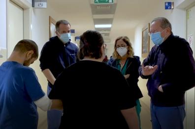 Il padre gli dona un rene: salvato 20enne disabile da 5 équipe a Bari