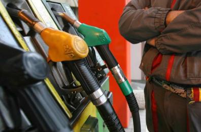 Carburanti, prezzi giù. Ma la vera sfida è la transizione green