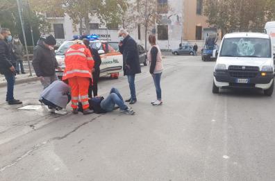 Foggia, pedone investito in pieno centro e trasportato in ospedale