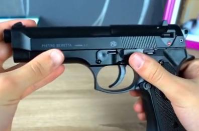 Montesano Salentino, pulisce pistola e parte un colpo: ferita fidanzata al piede 