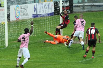Foggia manda a tappeto il Palermo (2-0), &egrave; quinto in zona play off