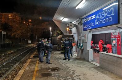 Potenza, treno investe donna in galleria: ferita, cammina a piedi fino alla fermata della stazione