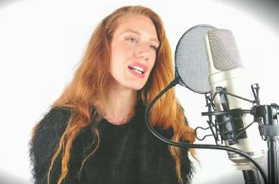 La voce della tarantina Yvonne Tocci, da Amici alla nuova «Io»: «Mi sono riscoperta»