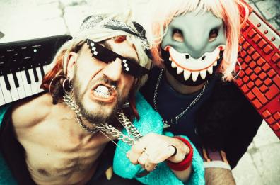 Le grandi hit si fondono con sigle dei cartoni e musica trash: esce «Omonimo», del progetto pugliese Jimmy Tastiera