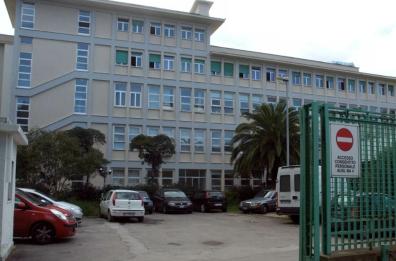 Bari, odissea di un 81enne all’Asl per il farmaco antitumorale: lotteria tra code e call center