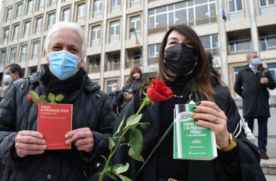 «Smaltiamo 6 processi su 10 ma siamo precari»: protesta a Bari «Smaltiamo 6 processi su 10 ma siamo precari»: protesta a Bari
