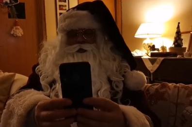 Lucera, ex sindaco Tutolo si traveste da Babbo Natale e videochiama i bambini