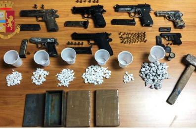 Taranto, 39enne di Palagianello ucciso a colpi di pistola: cadavere trovato in seminterrato, tra armi e droga. Due fermati